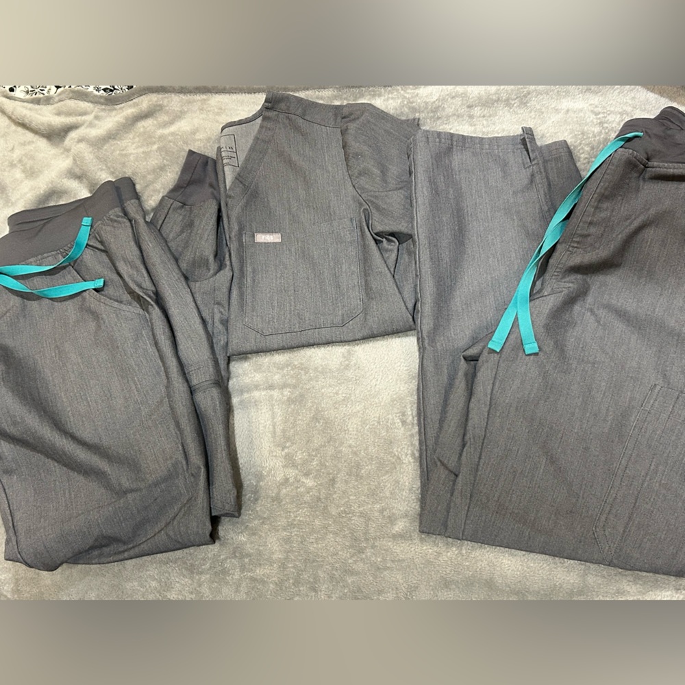 FIGS Gray XS/S/S Scrub Set